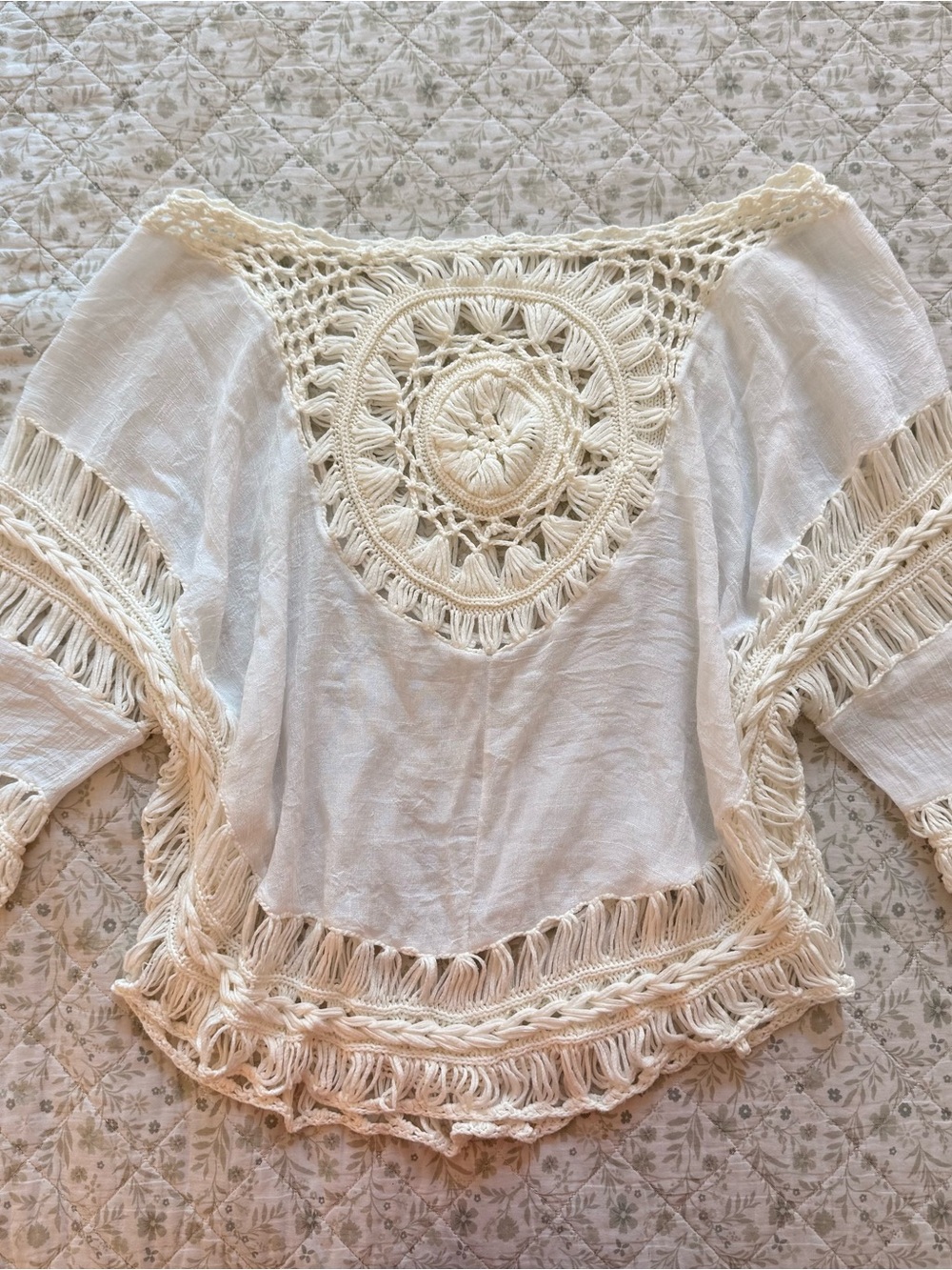 Y2k White patterned crochet poncho